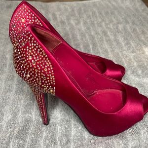 Steve Madden Burgundy Satin Rhinestones High Heels | Size : 7.5M